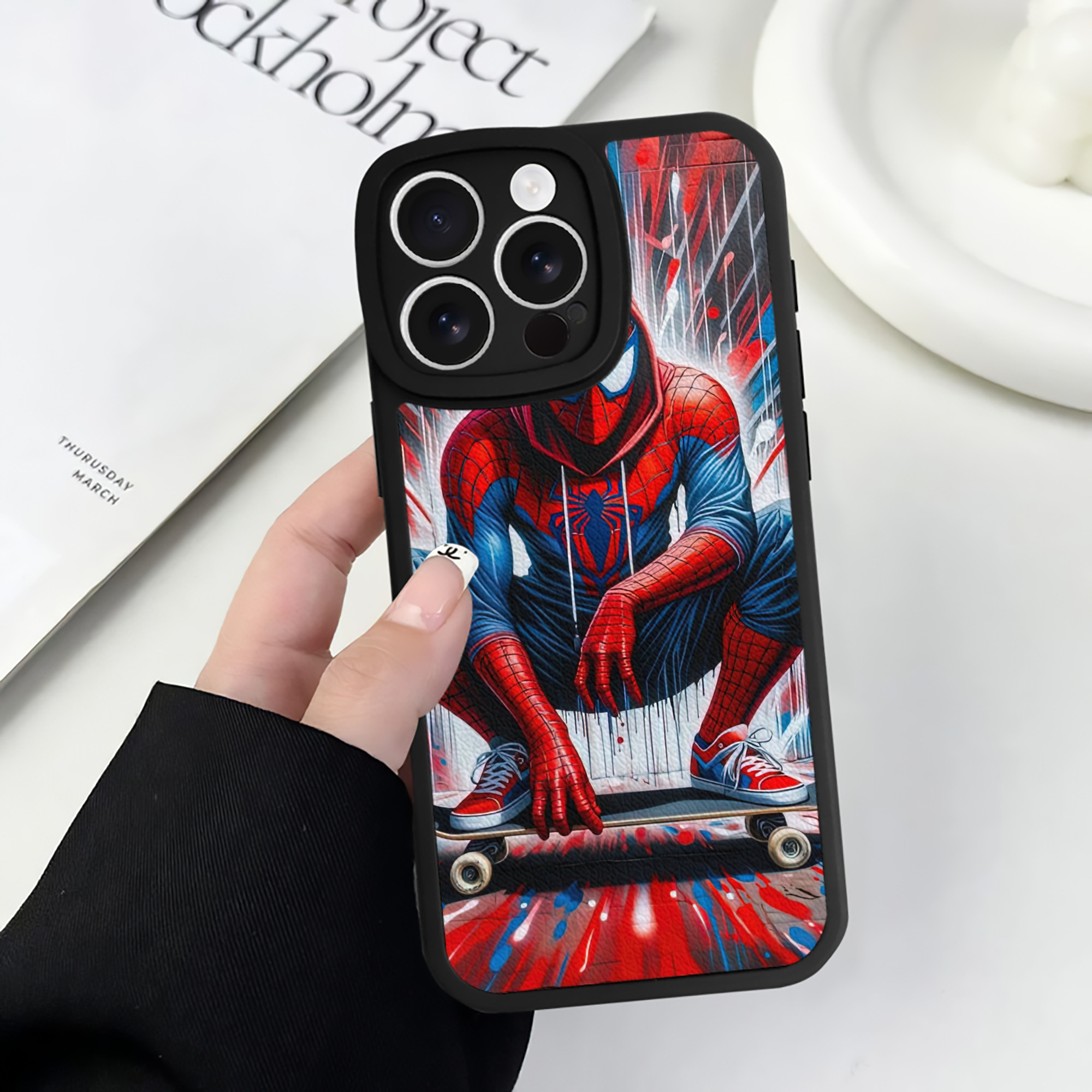 Spider Man スパイダーマン 【iPhone 16シリーズ対応】シリコンスマホケース（レザー調） 材質：シリコン